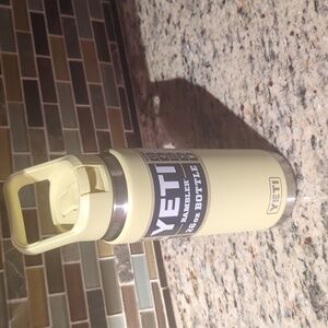 Yeti Rambler 26 ounce bottle. Dishwasher safe